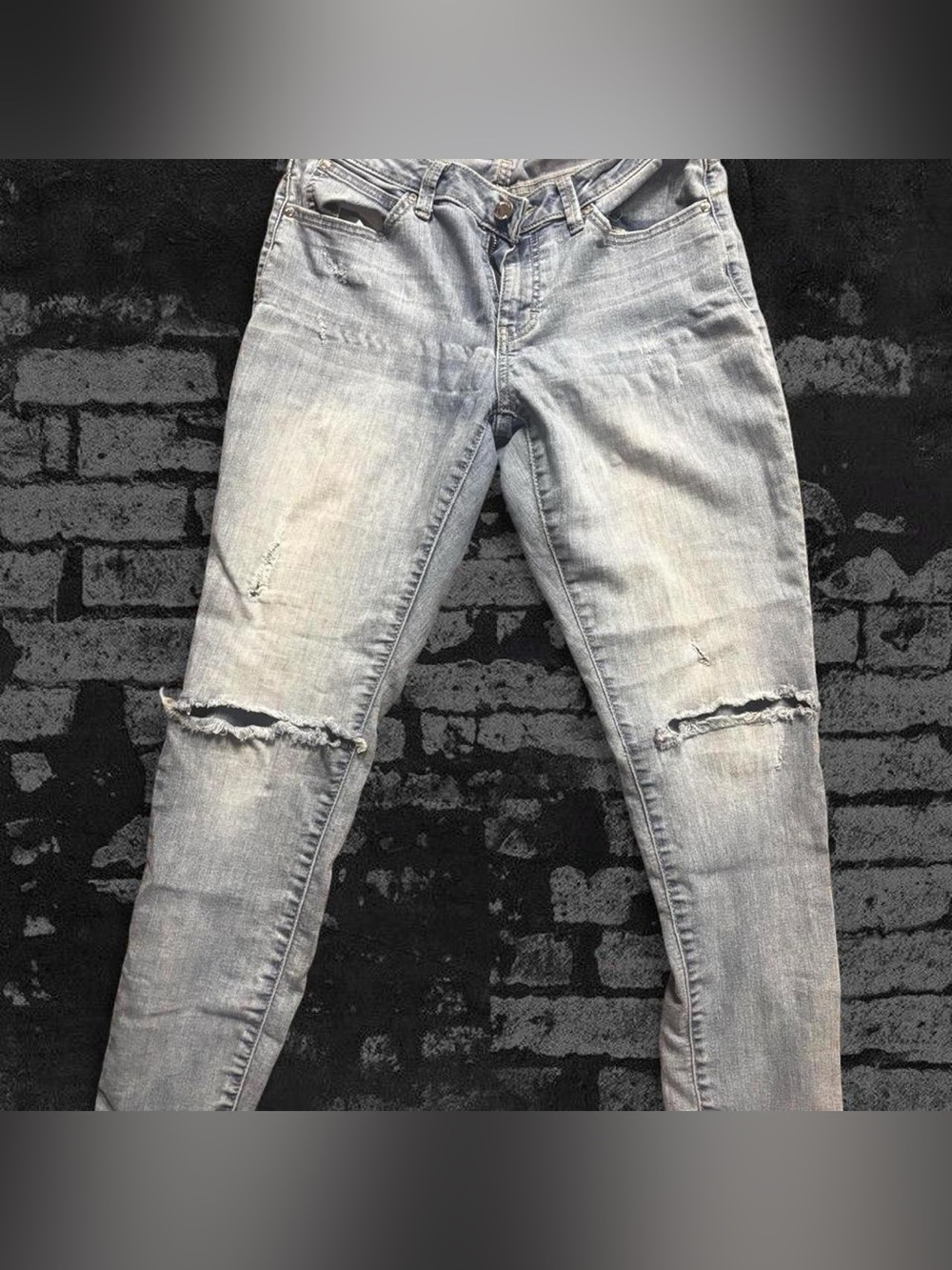 Jennifer Lopez Light Gray Ripped Skinny Jeans